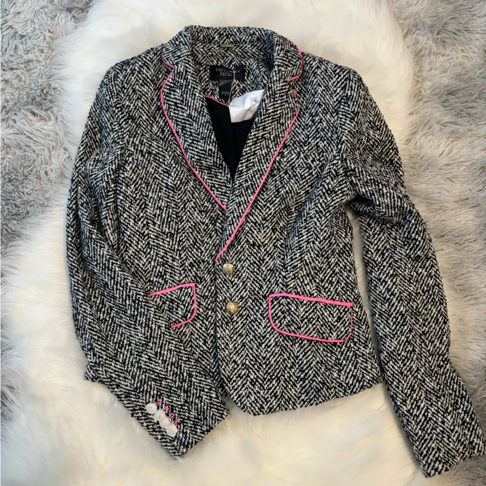 NWT Victoria’s Secret Black and White Blazer with Pink Trim - Picture 5 of 7